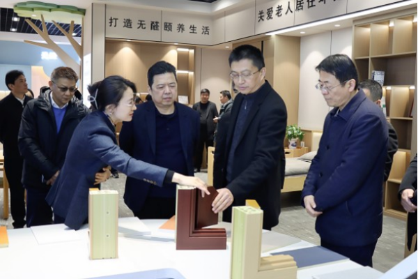 安徽省住房和城鄉建設廳黨組成員、副廳長(cháng)趙新澤到海螺考察調研 (對外發(fā)布)(1)710 安徽省住房和城鄉建設廳黨組成員、副廳長(cháng)趙新澤到海螺考察調研 (對外發(fā)布)(1)710