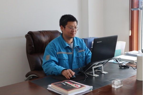 深耕技術(shù)強本領(lǐng) 實(shí)干篤行顯擔當—記股份公司“先進(jìn)工作者”杜賢飛176