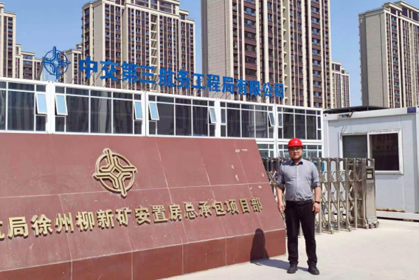 營(yíng)銷(xiāo)精銳助遠航—記股份公司“先進(jìn)工作者”段桂龍295