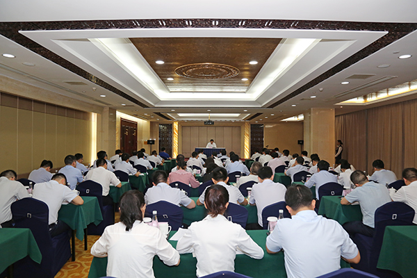 高登榜為機關(guān)黨員干部作主題教育專(zhuān)題黨課報...